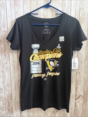 🌖 🆕 47 Brand Pittsburgh Penguins Black V-Neck Stanley Cup Champions Tee